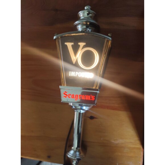 SEAGRAM’S VO WHISKEY LAMP LIGHTED WALL HANGER 6" x 17” SCONCE - Picture 5 of 8